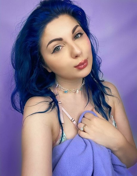 Sarah Fong art model images