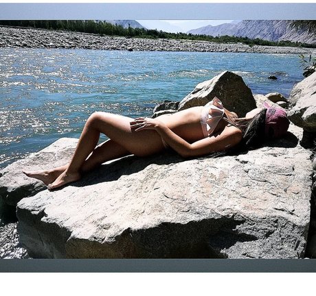 Dale08gc naked model pic