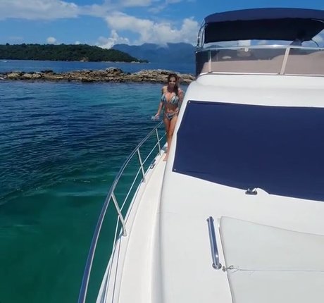 Omnimundi beautiful model pic