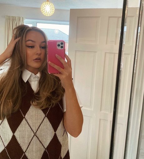 Helayna Birkett star beautiful photos