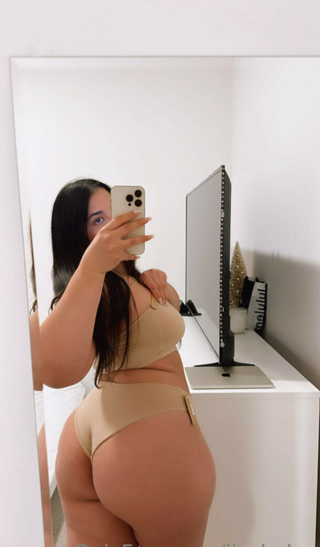 _isabelxx sexy pornstar pictures