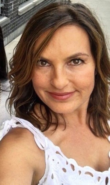 Mariska Hargitay model erotic images