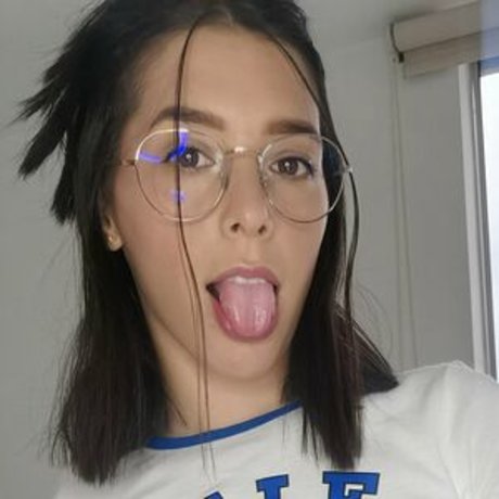 Reyes Twins pretty actress picture