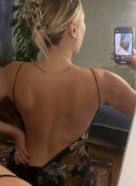 caracagl nude model pics