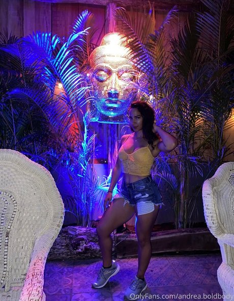 Andrea Boldbody hot actress photos