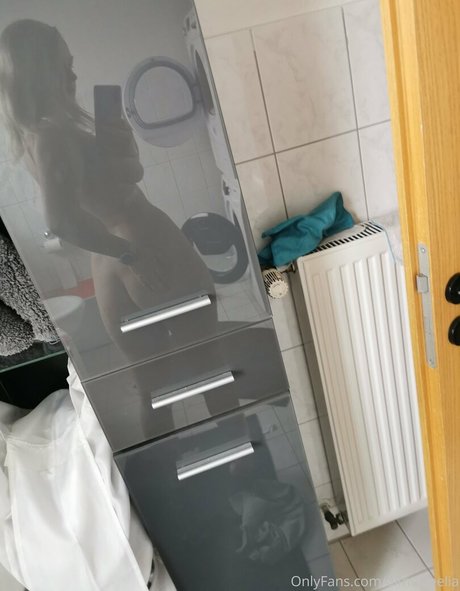 aimufreelia pornographic actress pictures