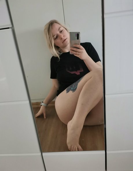 aimufreelia pornstar free pic