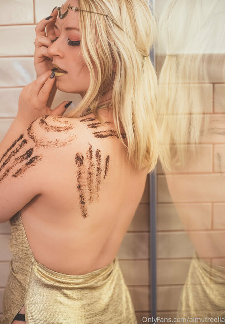 aimufreelia nude actress photos