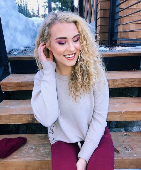 Caroline Wall star galleries