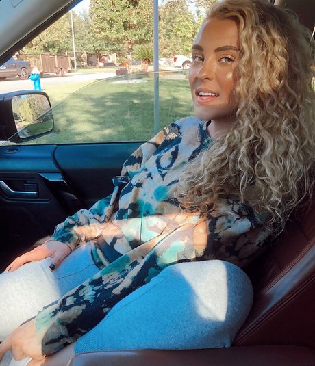 Caroline Wall star nudes images