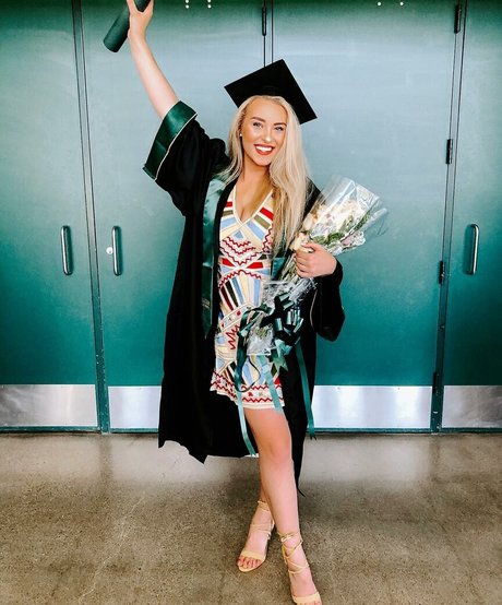 Caroline Wall top star pictures