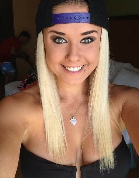 Daria Thibault adult model img