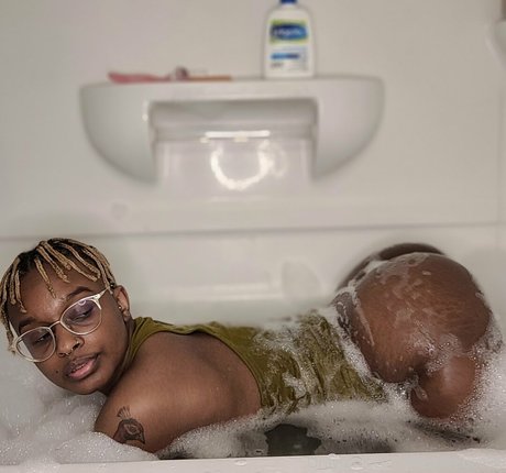 deedeebee96 art star gallery