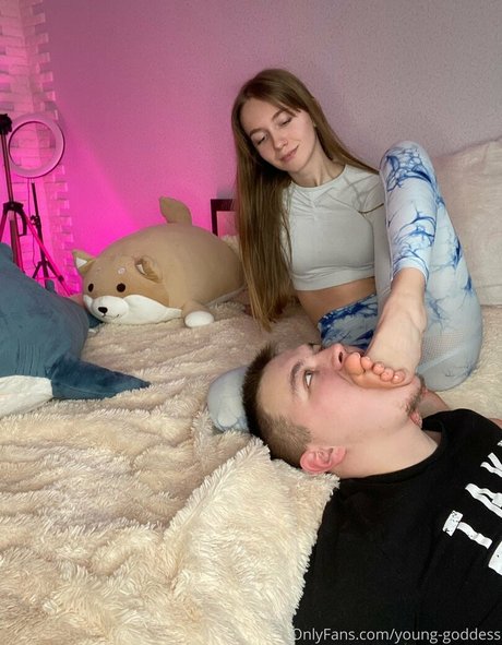 young goddess art model img