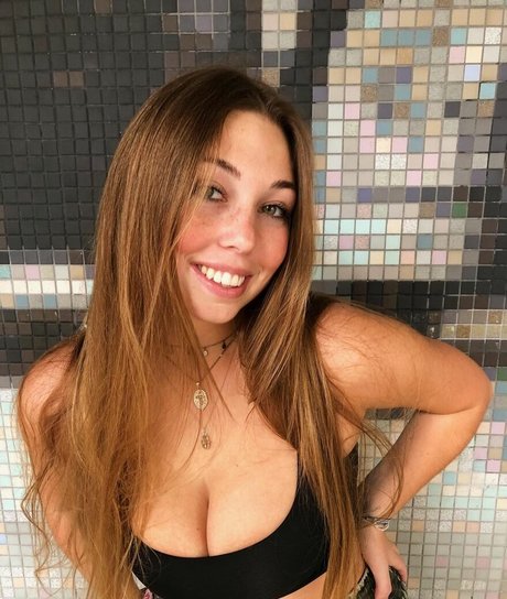 Makenna Adams art model pictures