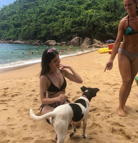 Victoria Ribeiro pretty model images