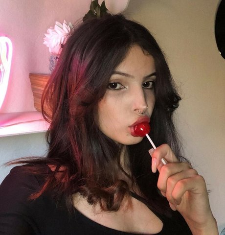 Victoria Ribeiro naked model photo