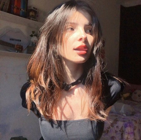 Victoria Ribeiro pornographic model pictures