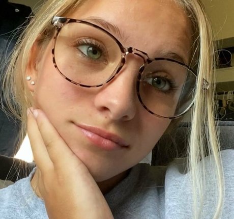 Isabella DuCharme nudes model pic