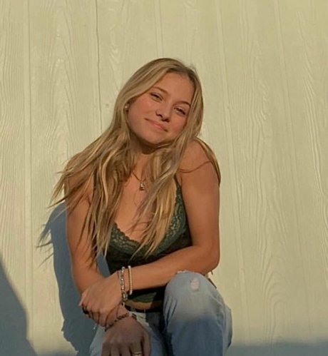 Isabella DuCharme model sexy image