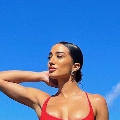 Alicia Arrietta beautiful model pictures