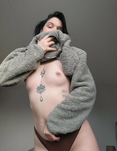 embunnyof model perfect picture