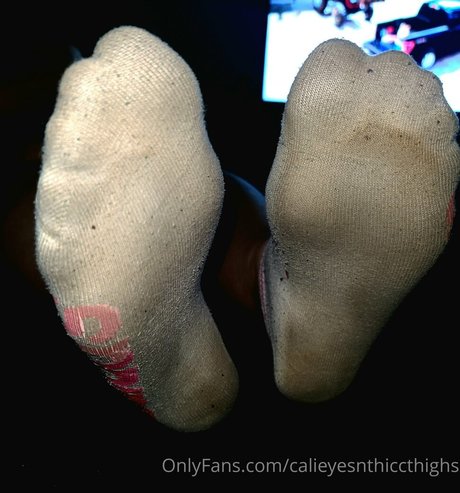 calieyesnthiccthighs nude model galleries