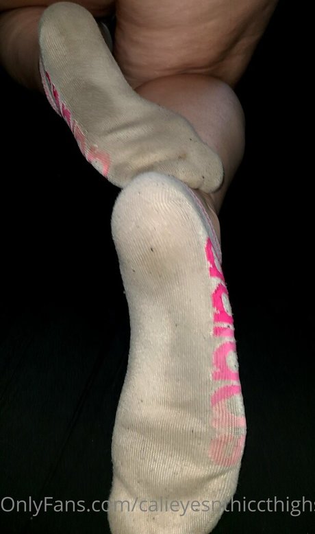 calieyesnthiccthighs model best photos