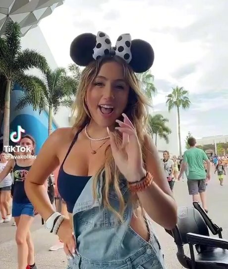 Ava Kolker model art archive