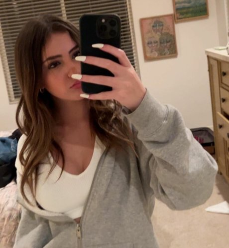 Lexy Kolker star hot pics