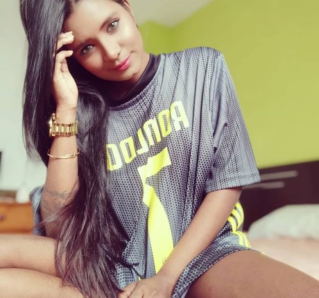 Resha Antony model pretty pic