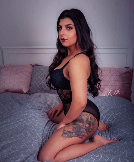 kb thecrazyone sex model gallery