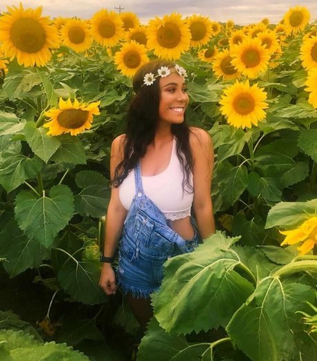 Marlee Fridley model naked photos