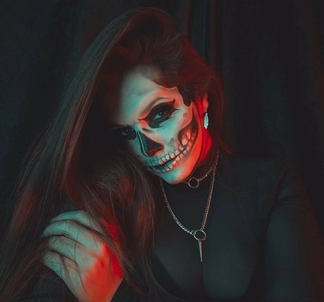 Cherry Wallis naked model pictures