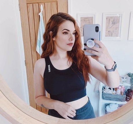 Cherry Wallis erotic model photo