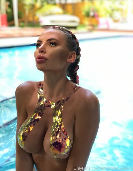 Anastasia Skyline model hot images