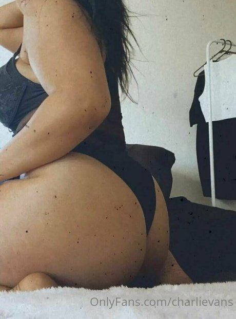 Charli Evans hot actress photo