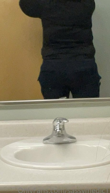 sassymedic1 hot model pic