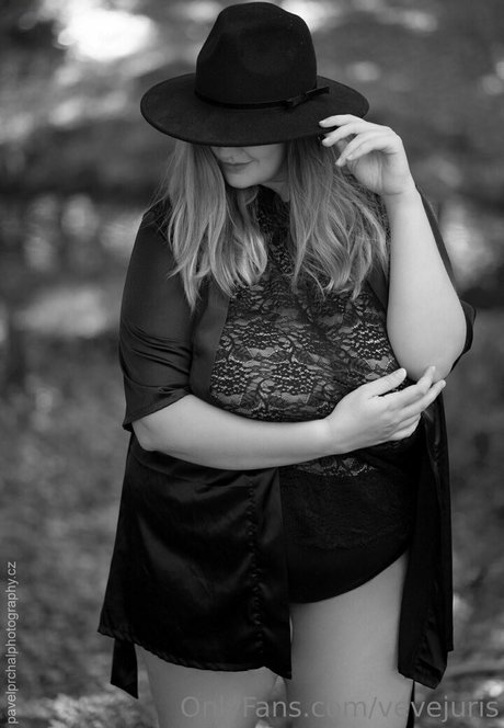 tittyveronikafree naked actress galleries