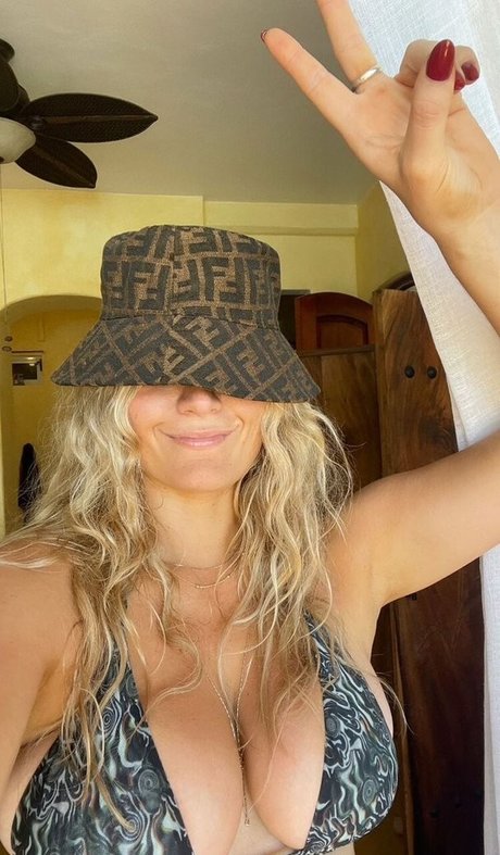 Alexandra Vreeland model free pic