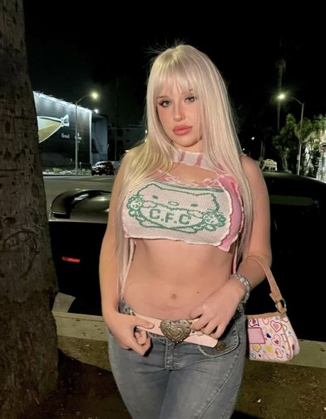 Charlotte Olivia star beautiful photo