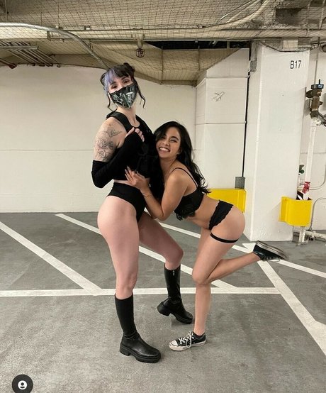 itssosunny model nudes gallery