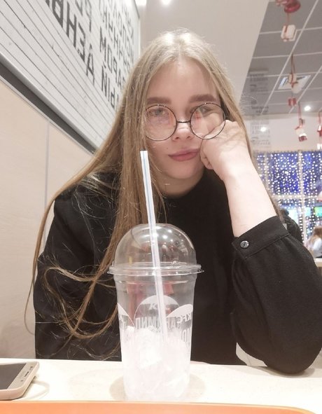 Lucy Laistner naked model galleries