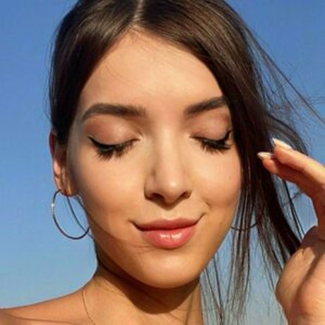 yfaveth model sex photo