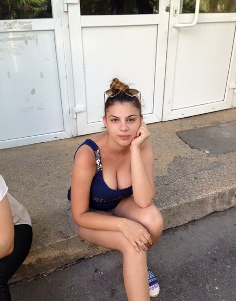 Roberta Ptru nude model pics