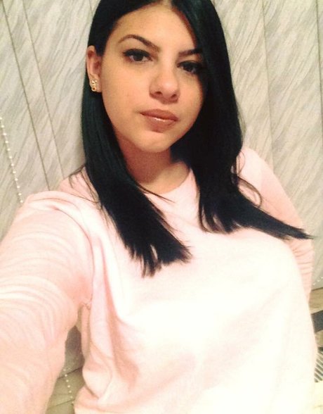 Roberta Ptru model erotic picture