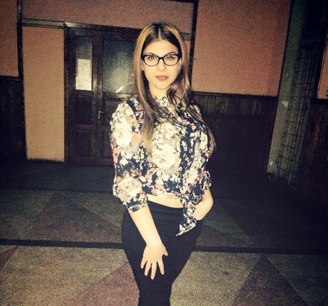 Roberta Ptru hot pornstar gallery