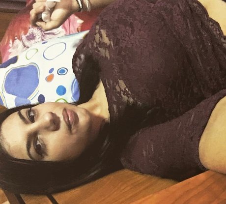 Roberta Ptru model art gallery