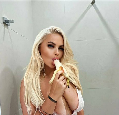 candymegan model free picture