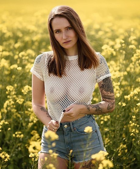 lisa hates you nude actress galleries